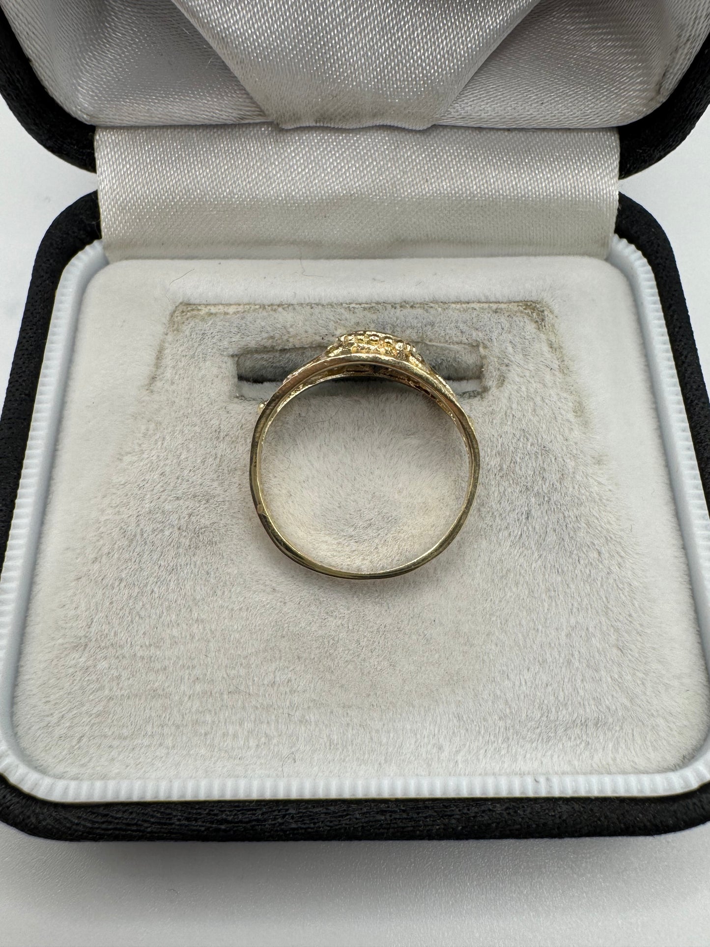 9ct gold garnet ring