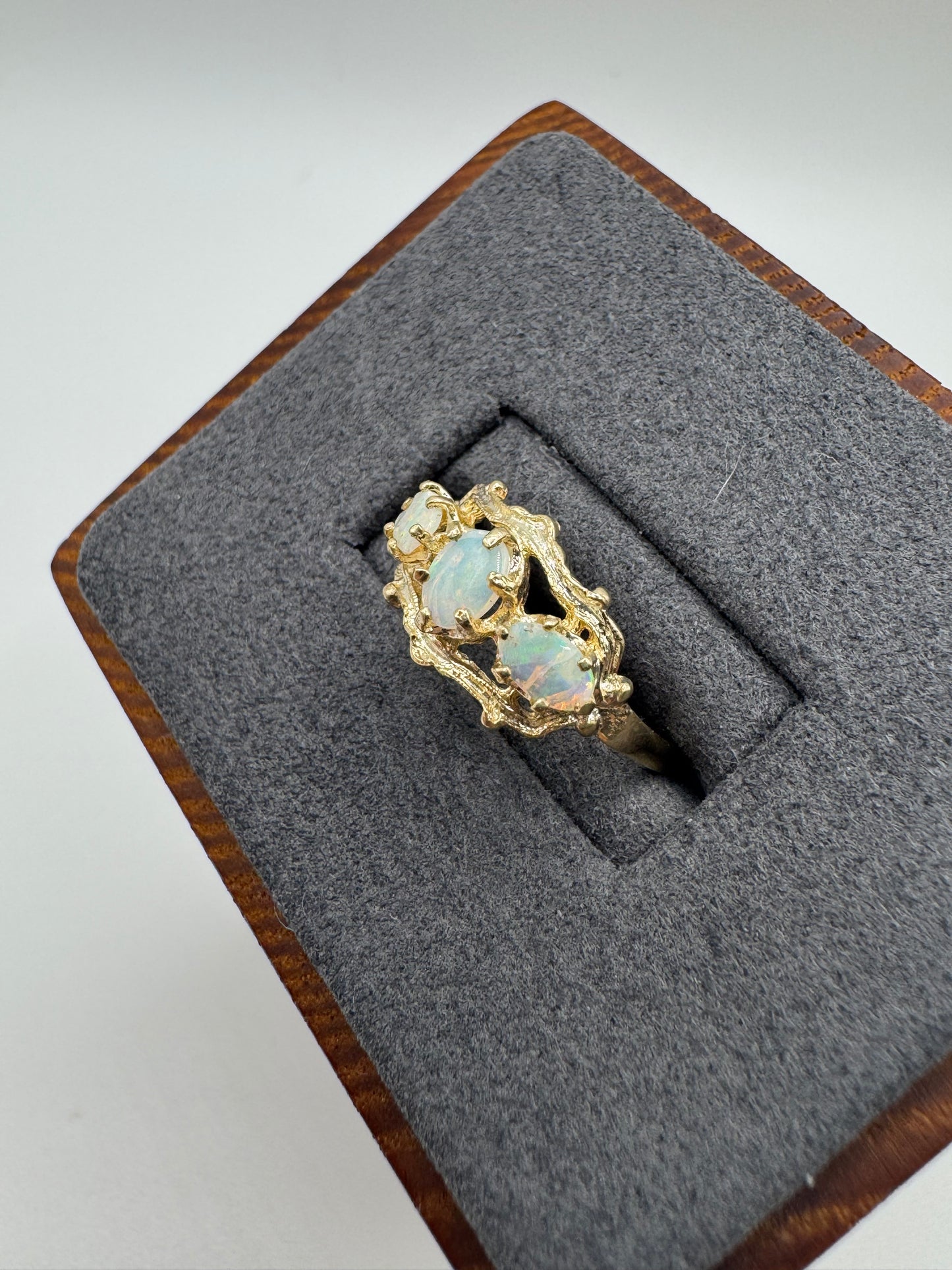 9ct gold opal ring