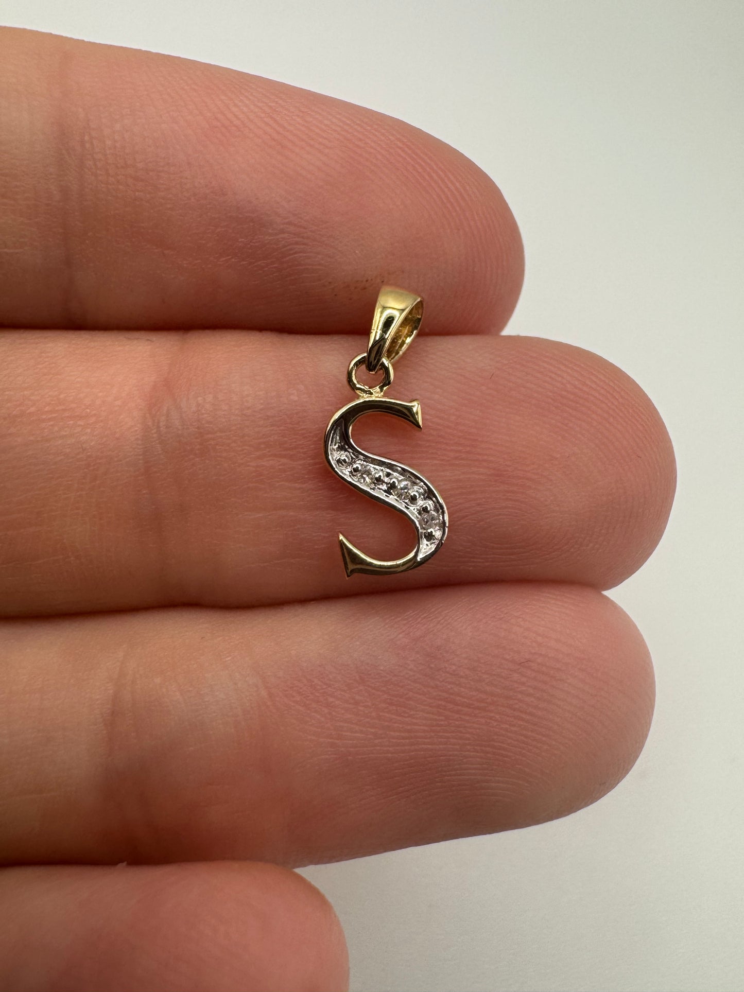 9ct gold diamond initial S pendant