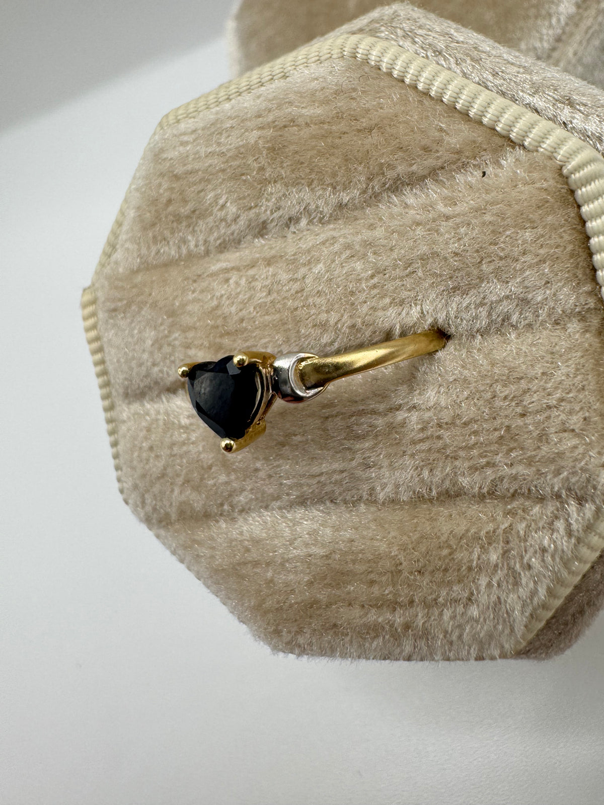 9ct gold sapphire heart ring