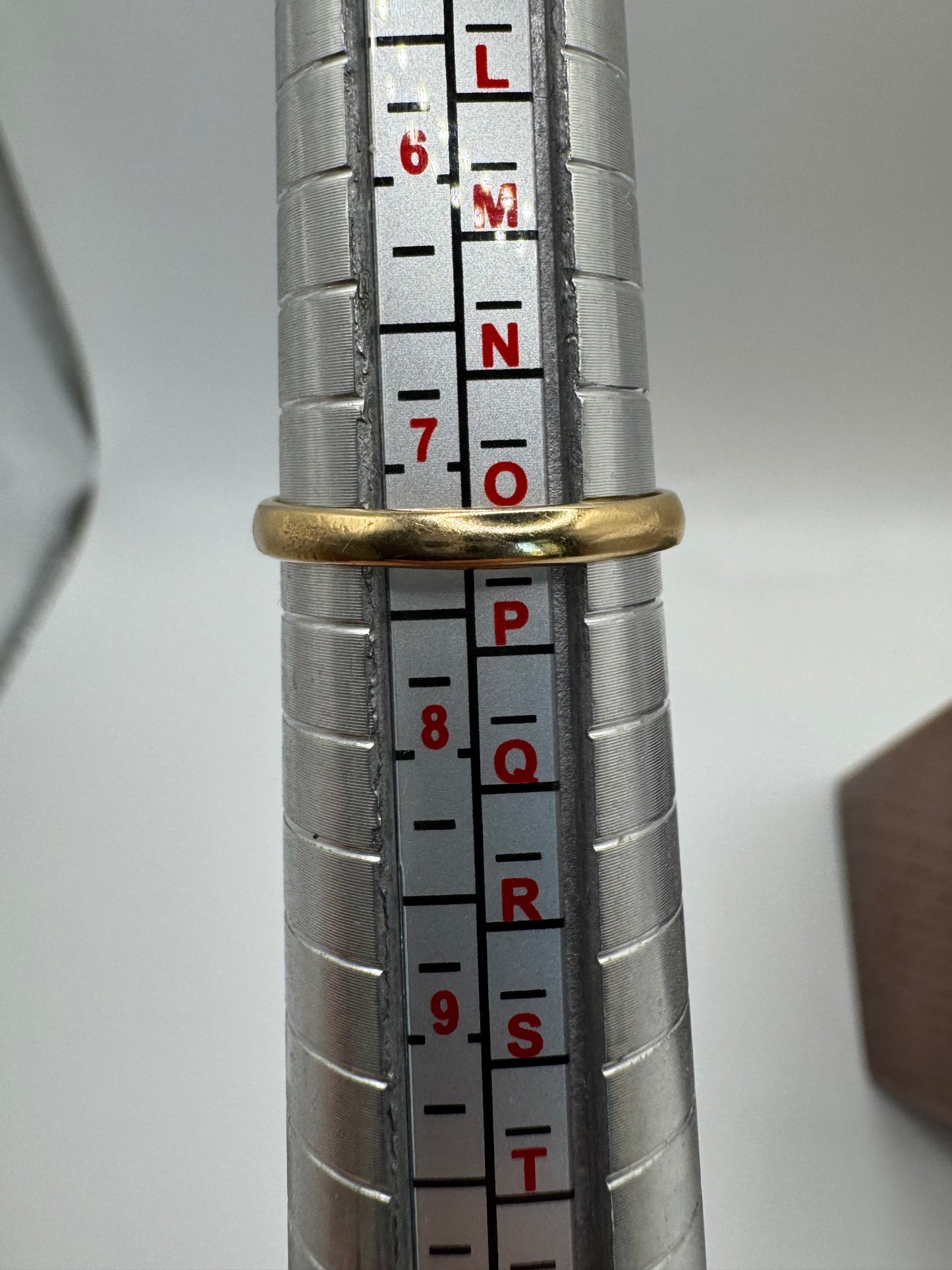 18ct gold enamelled cross spinning ring