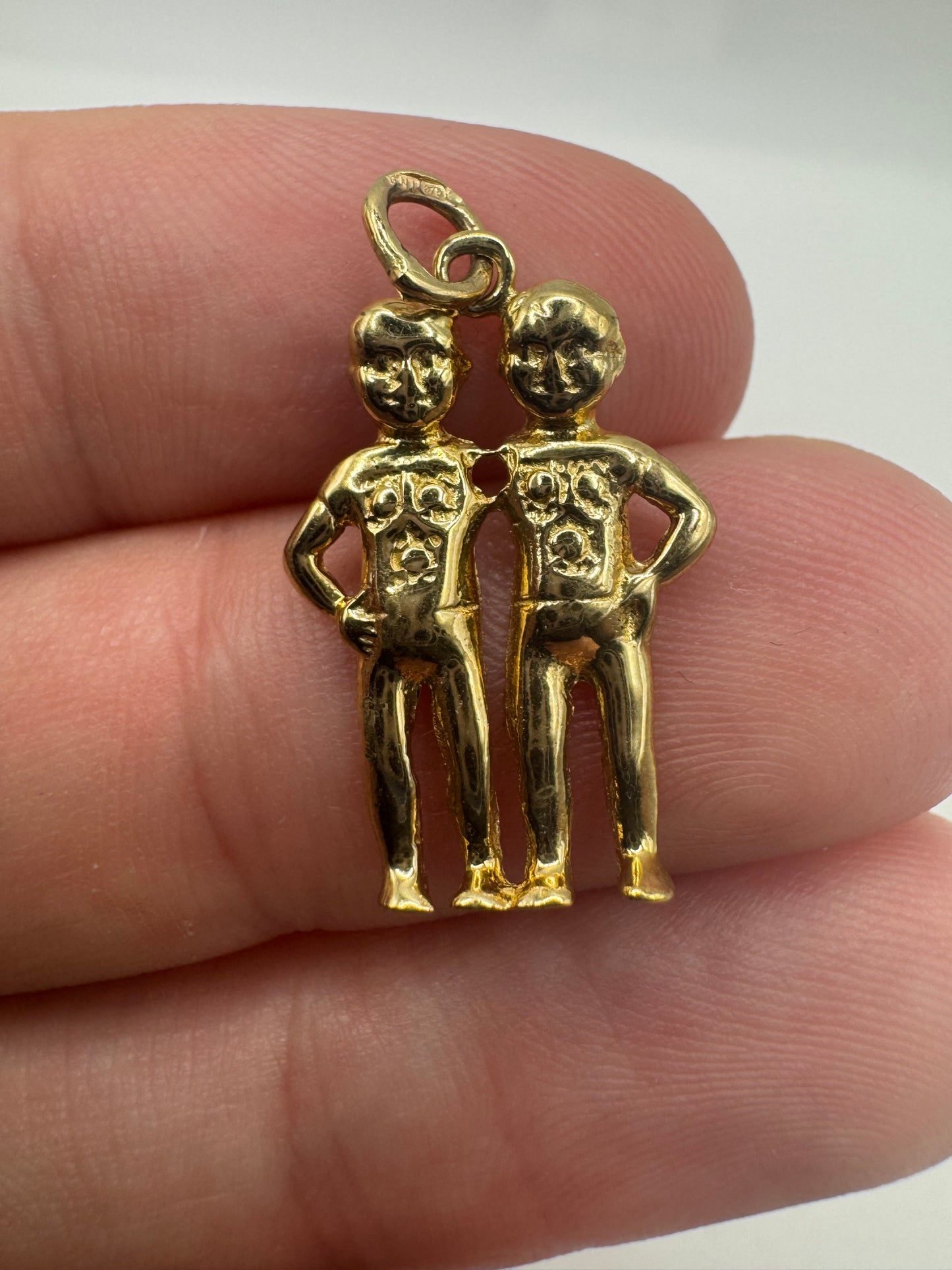 9ct gold Gemini zodiac pendant