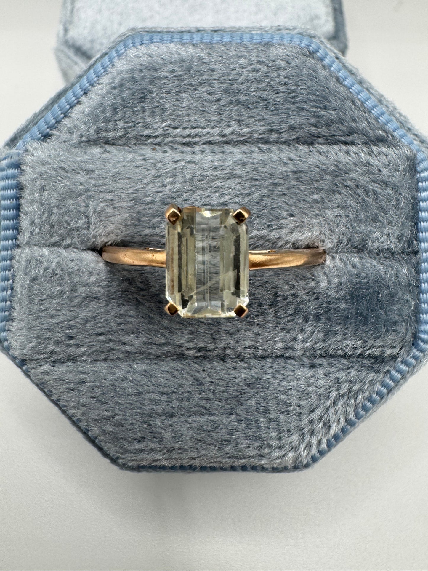 9ct gold quartz ring
