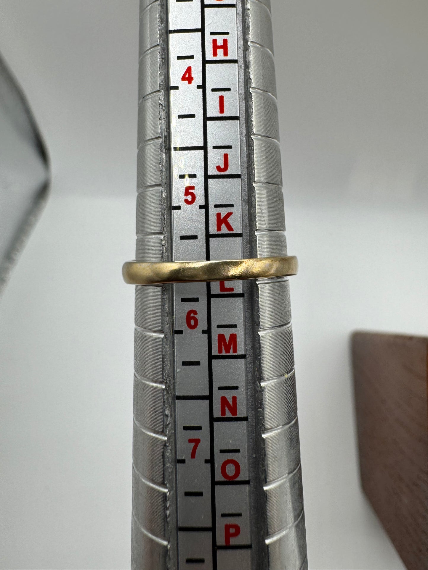 9ct white gold amethyst and diamond ring