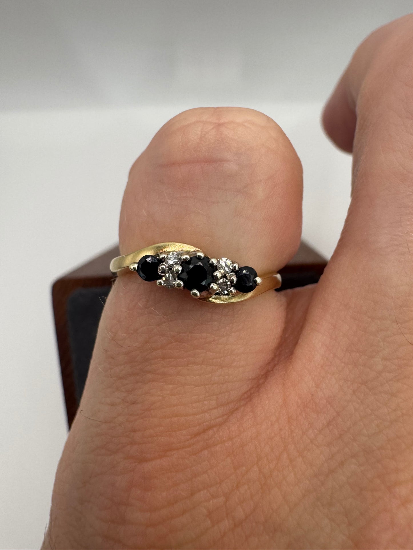 9ct gold sapphire and diamond ring