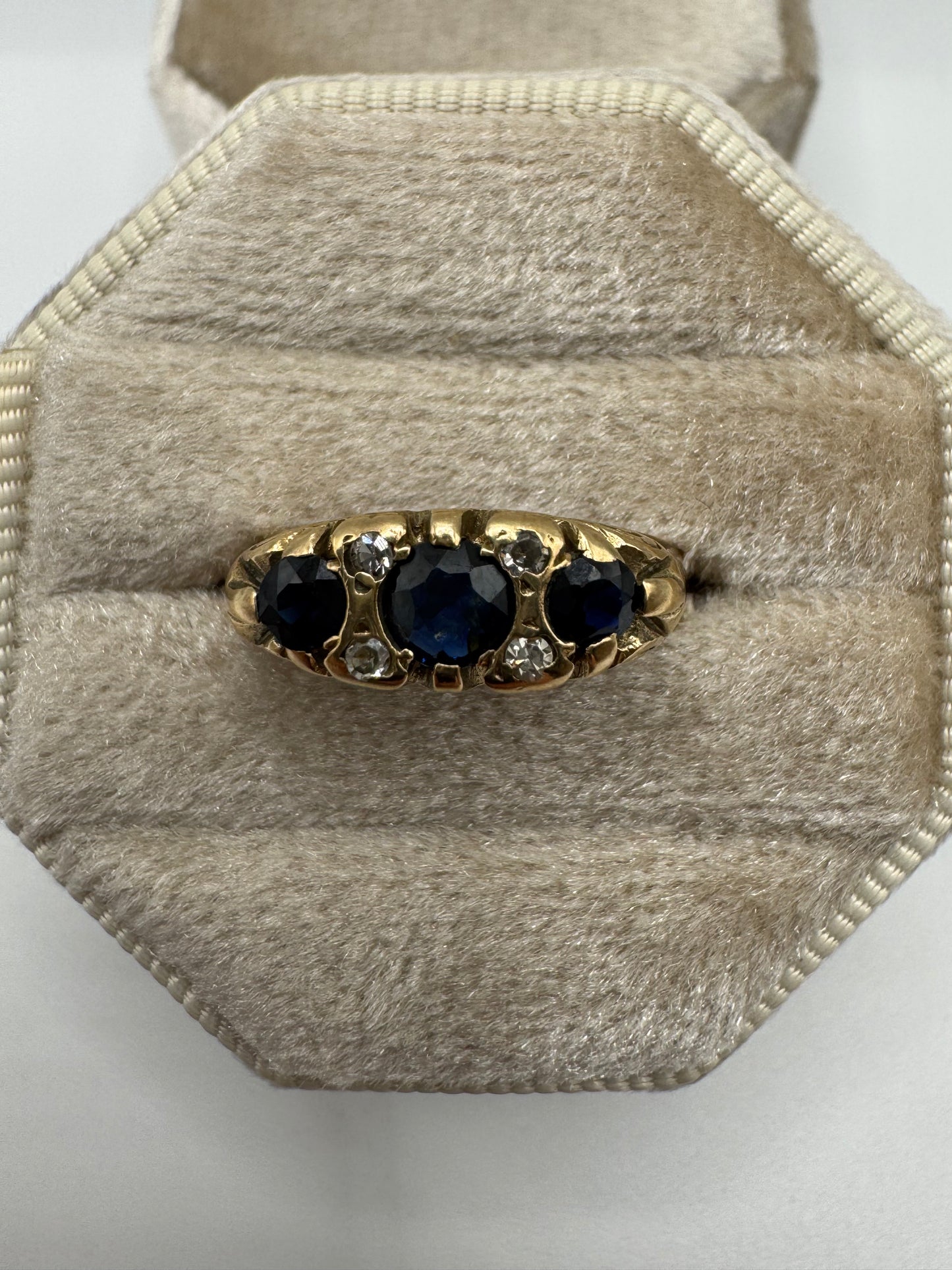 9ct gold sapphire and diamond ring