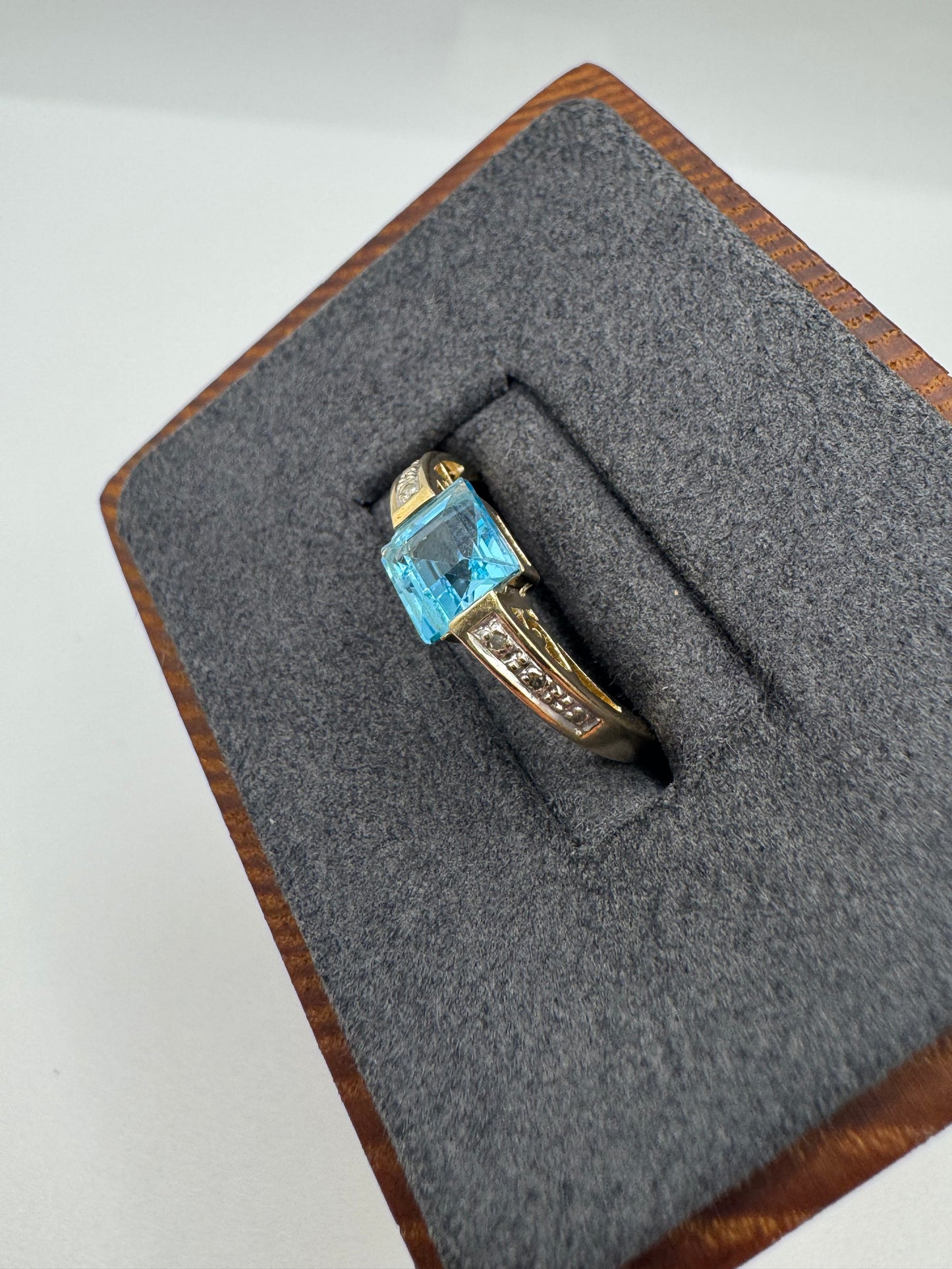 9ct gold topaz and diamond ring