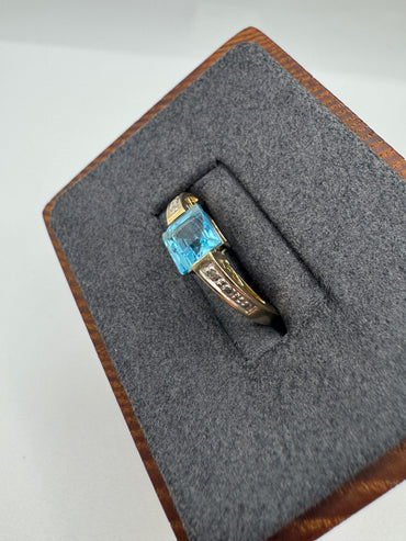 9ct gold topaz and diamond ring