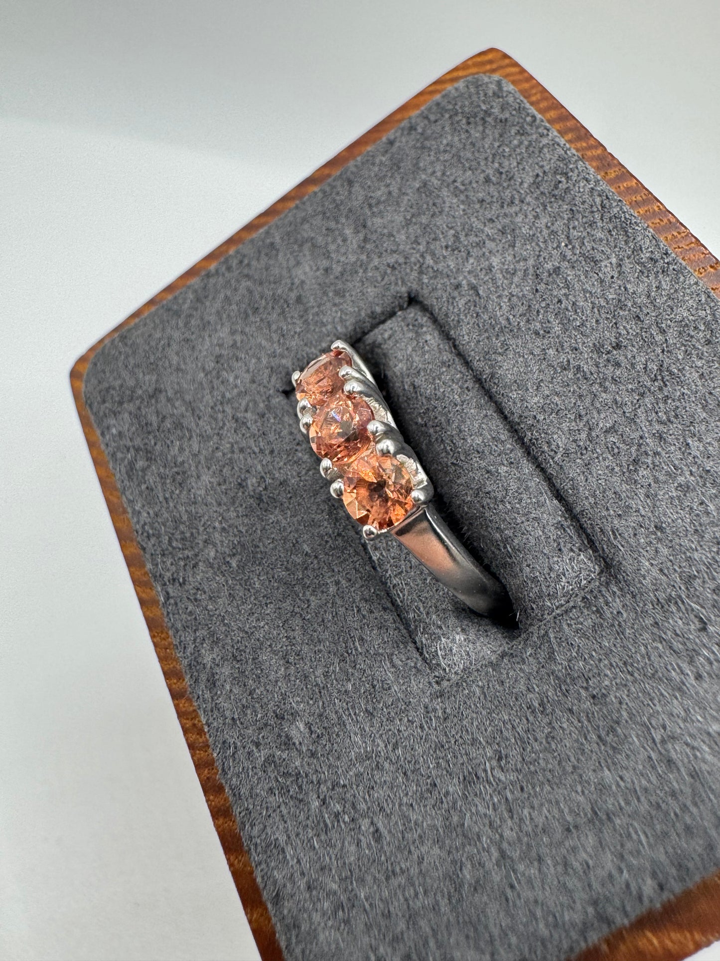 9ct white gold quartz ring