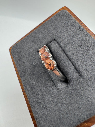 9ct white gold quartz ring