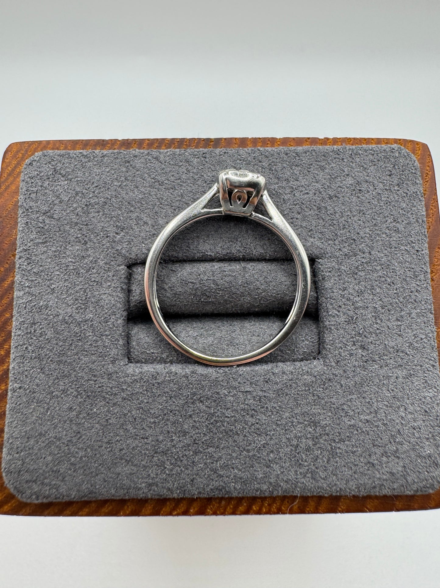 9ct white gold diamond ring