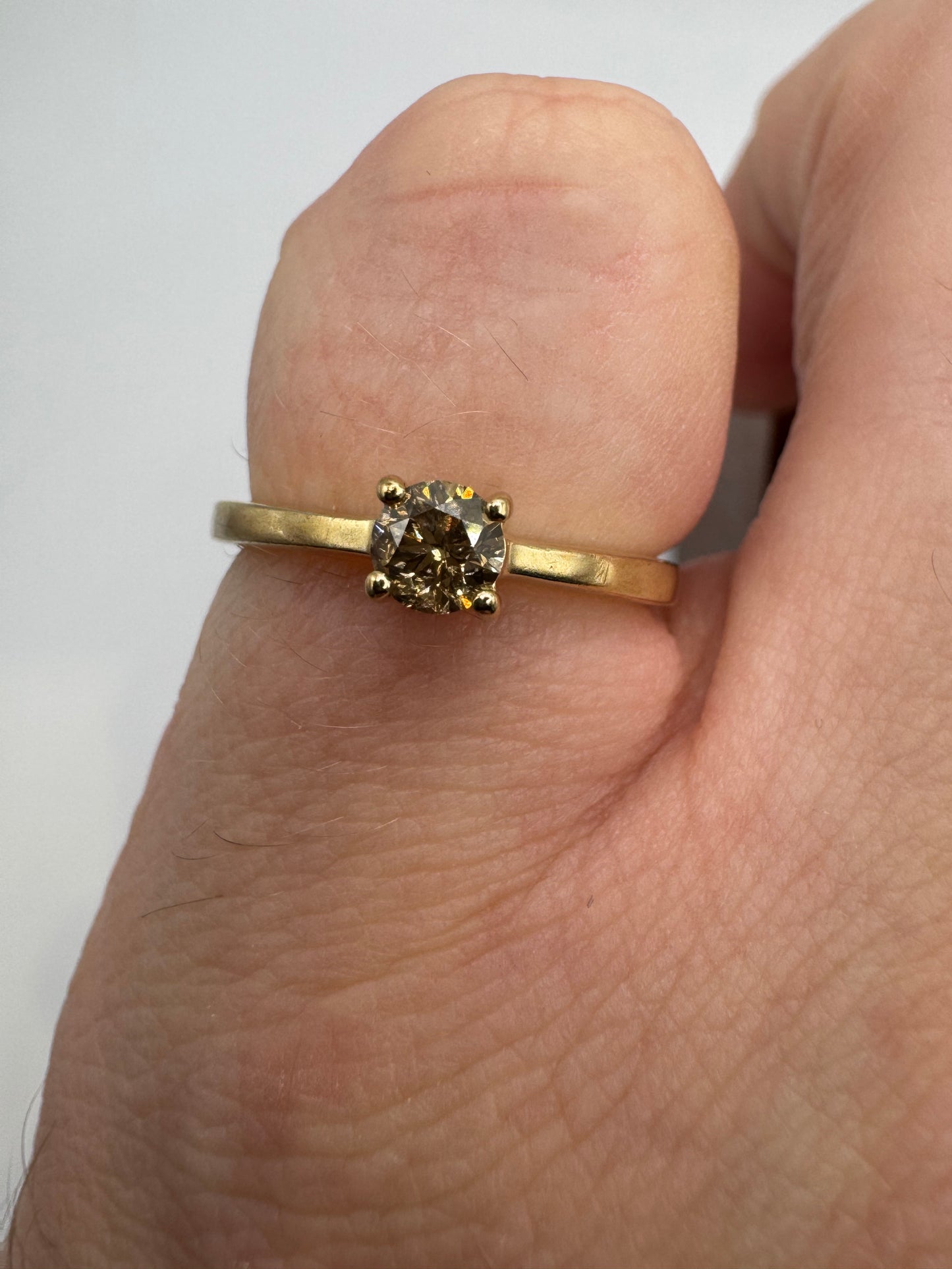 9ct gold champagne diamond ring