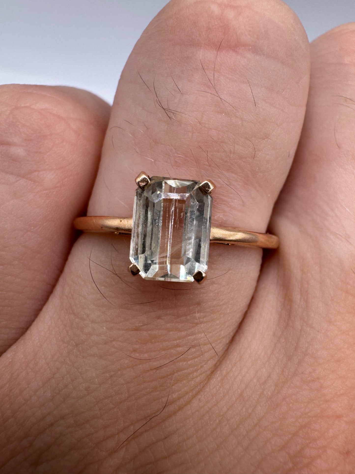 9ct gold quartz ring