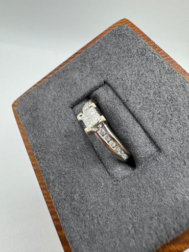 9ct white gold 0.33ct diamond ring