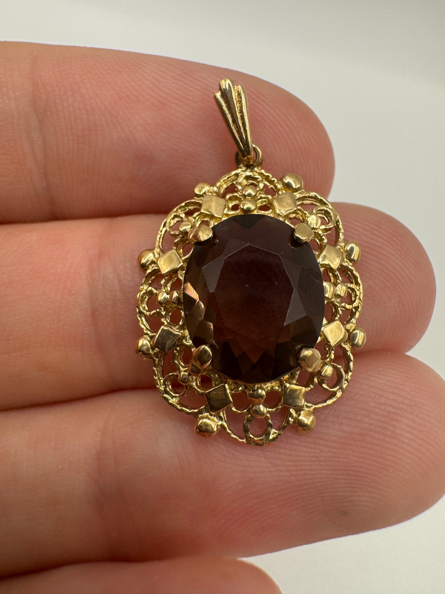 9ct gold Smokey quartz pendant