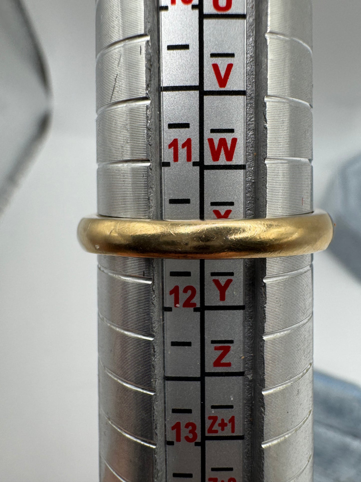 Heavy 9ct gold sandstone signet ring