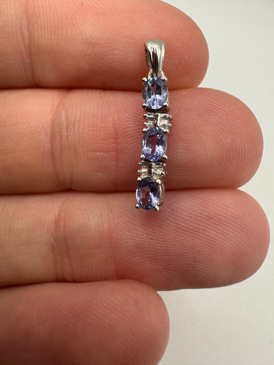 9ct white gold tanzanite and diamond pendant