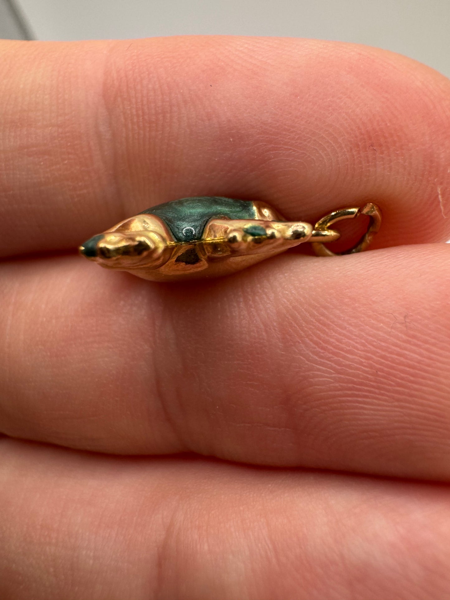 9ct gold enamel frog charm
