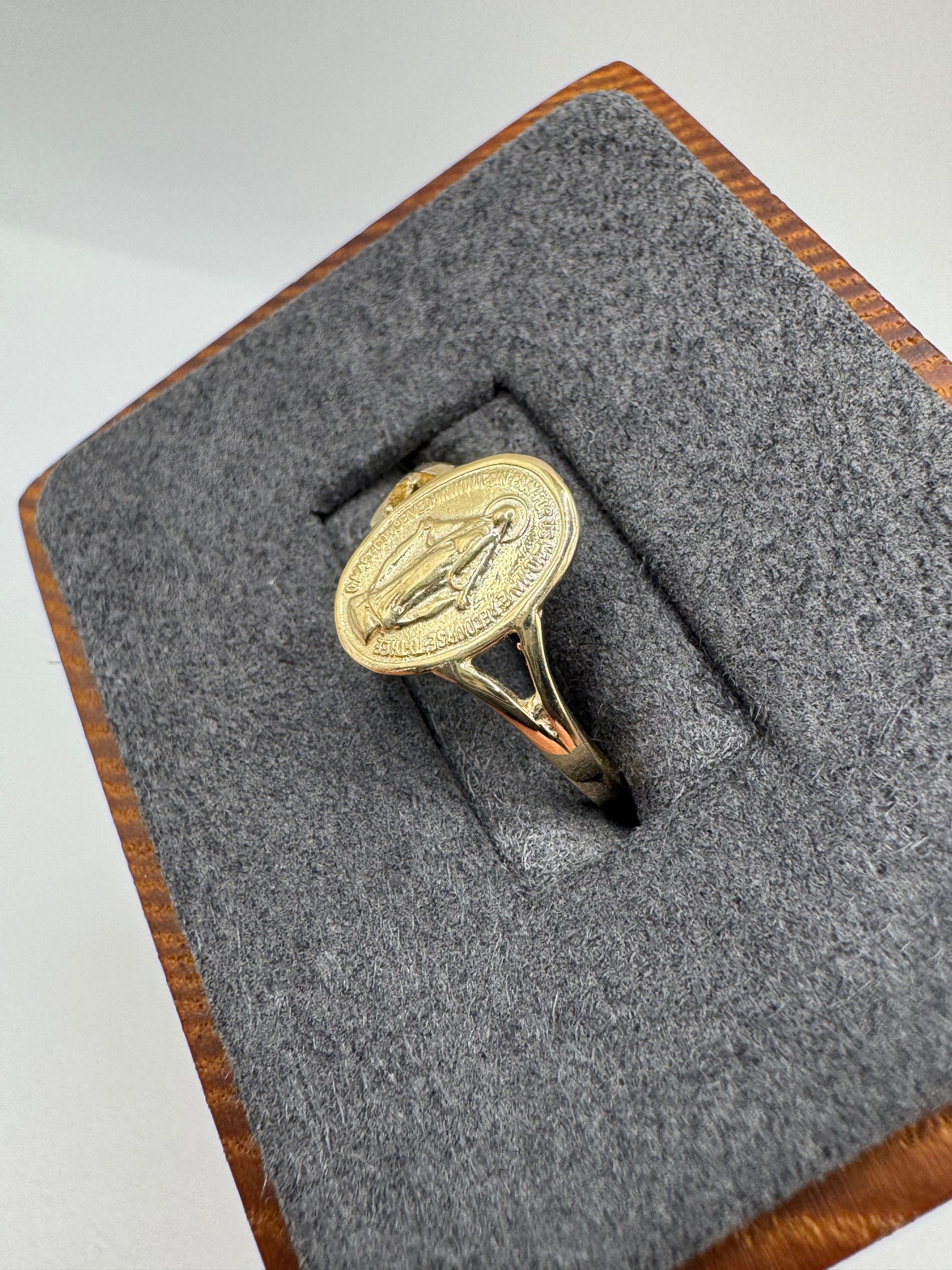 9ct gold St Mary ring