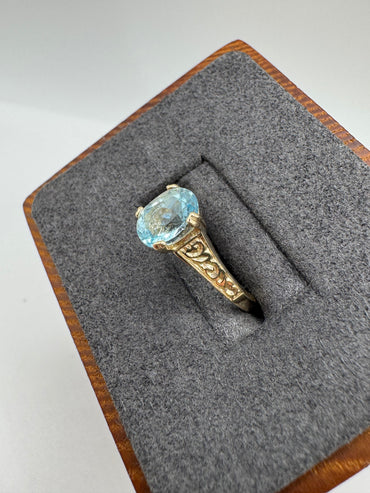 9ct gold blue topaz ring