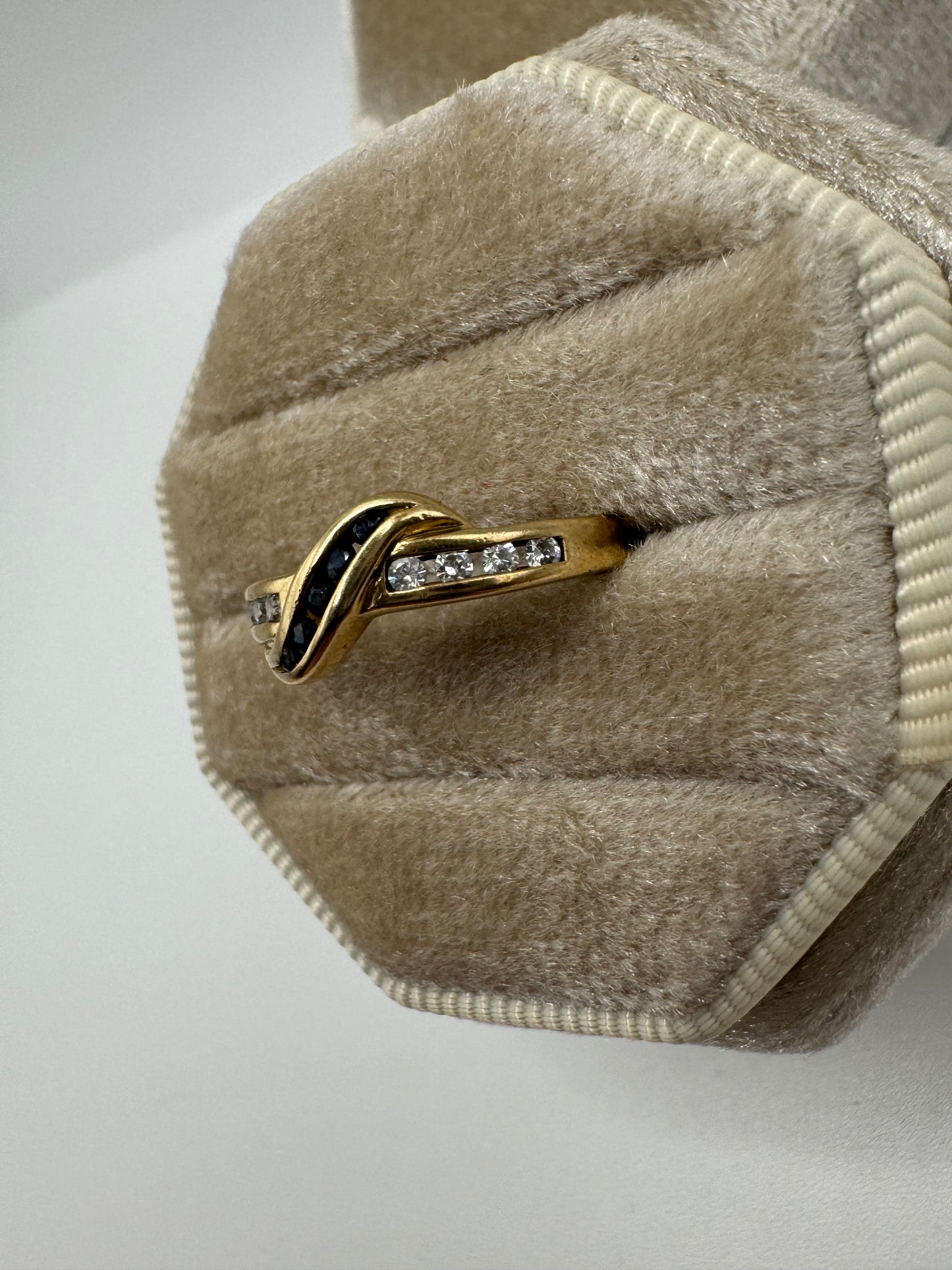 9ct gold sapphire and cz ring