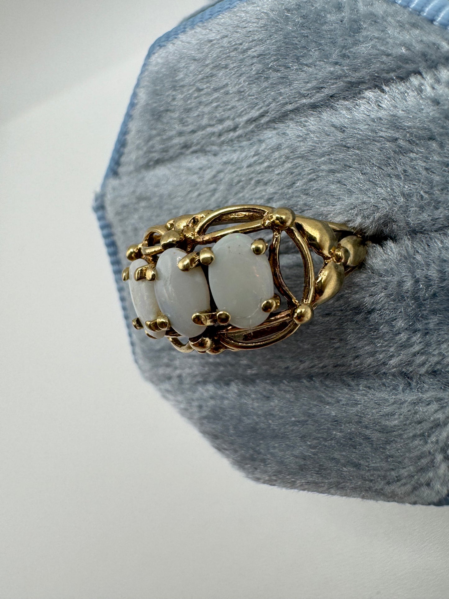 9ct gold opal ring