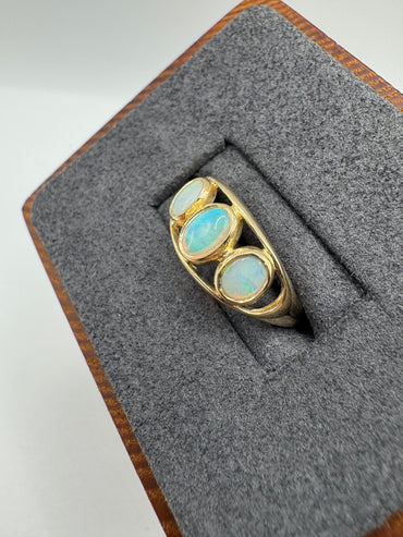 9ct gold opal ring
