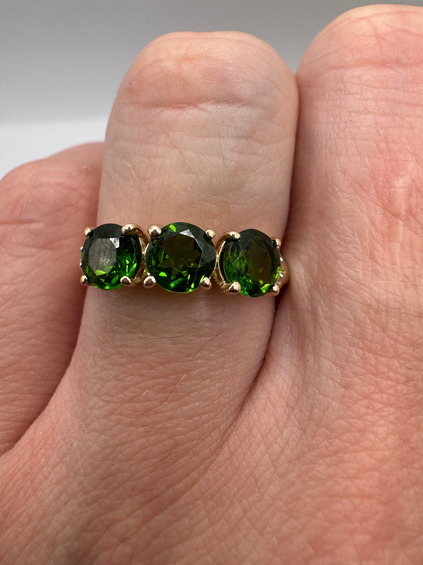 9ct gold diopside and diamond ring