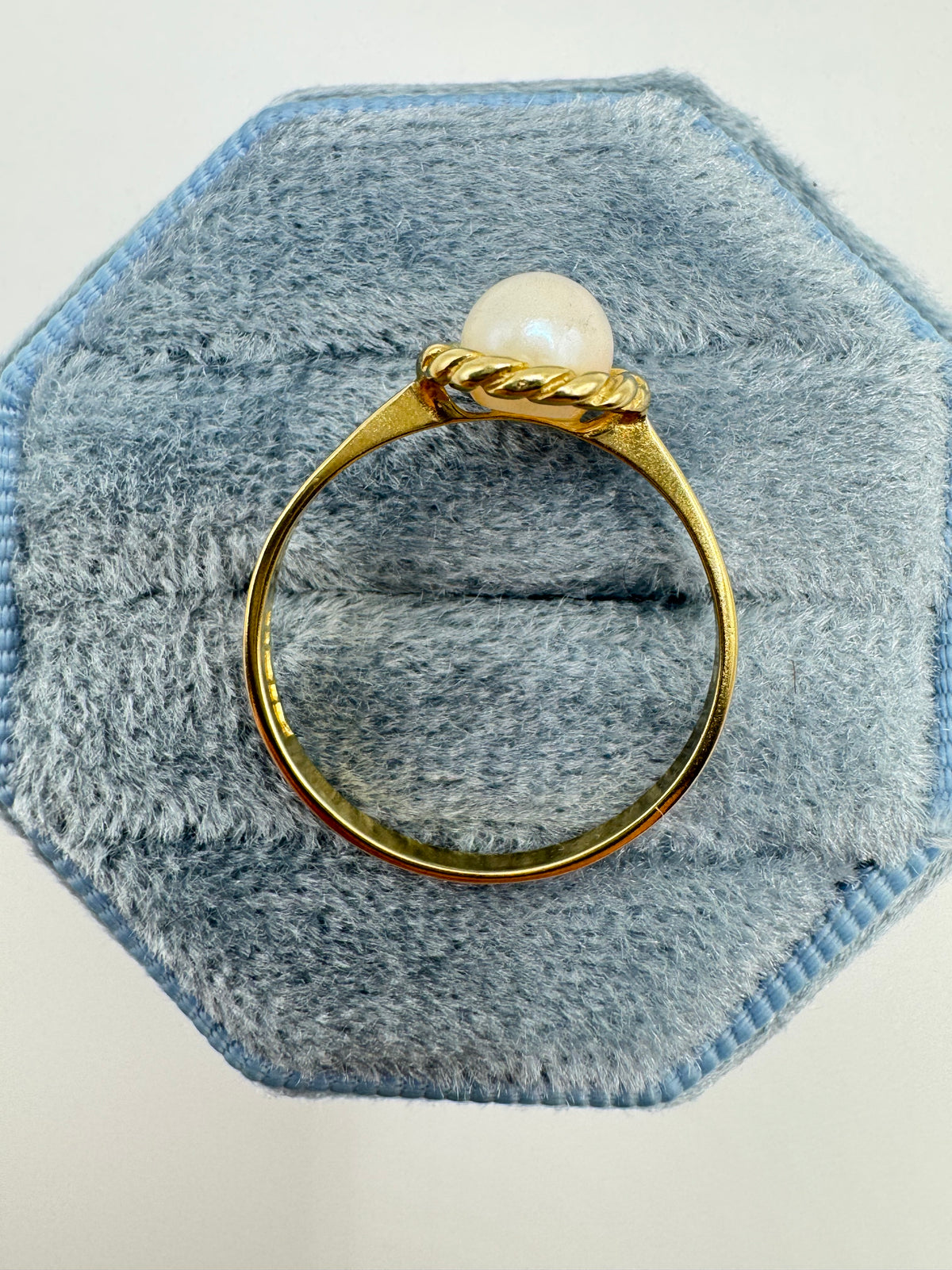 9ct gold pearl ring