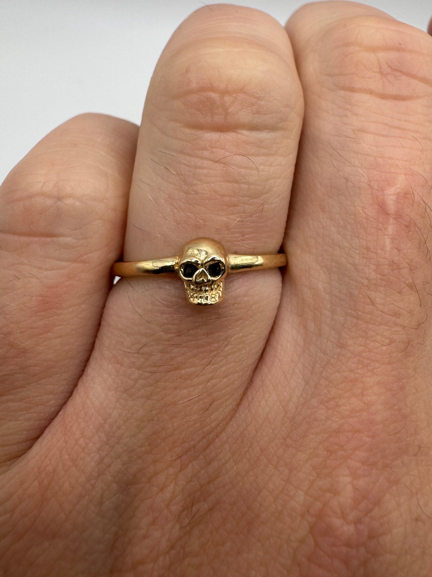 9ct gold skull ring