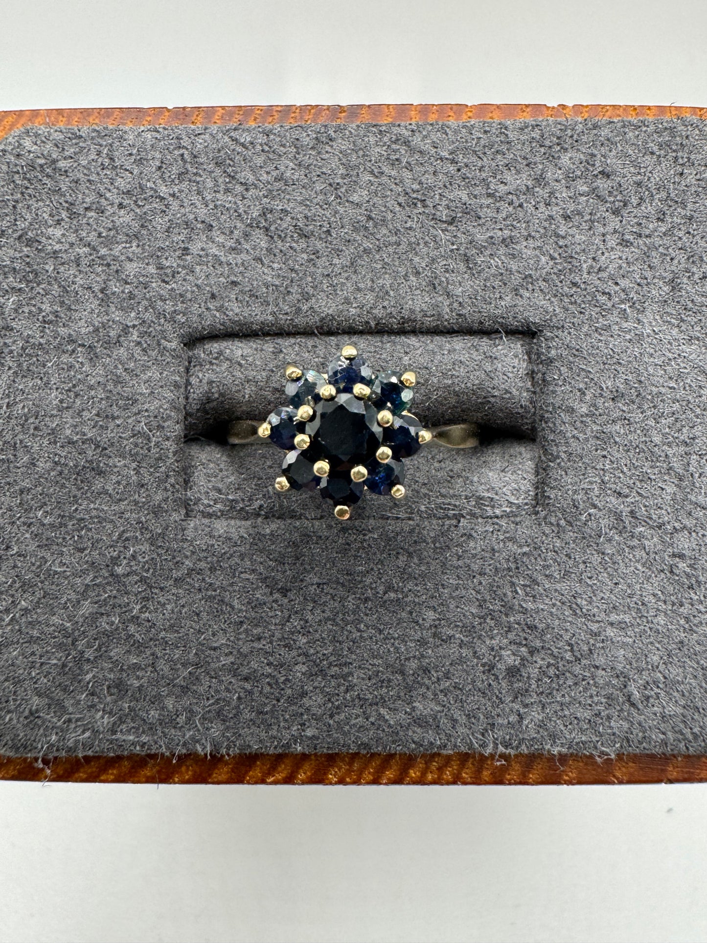 9ct gold sapphire cluster ring