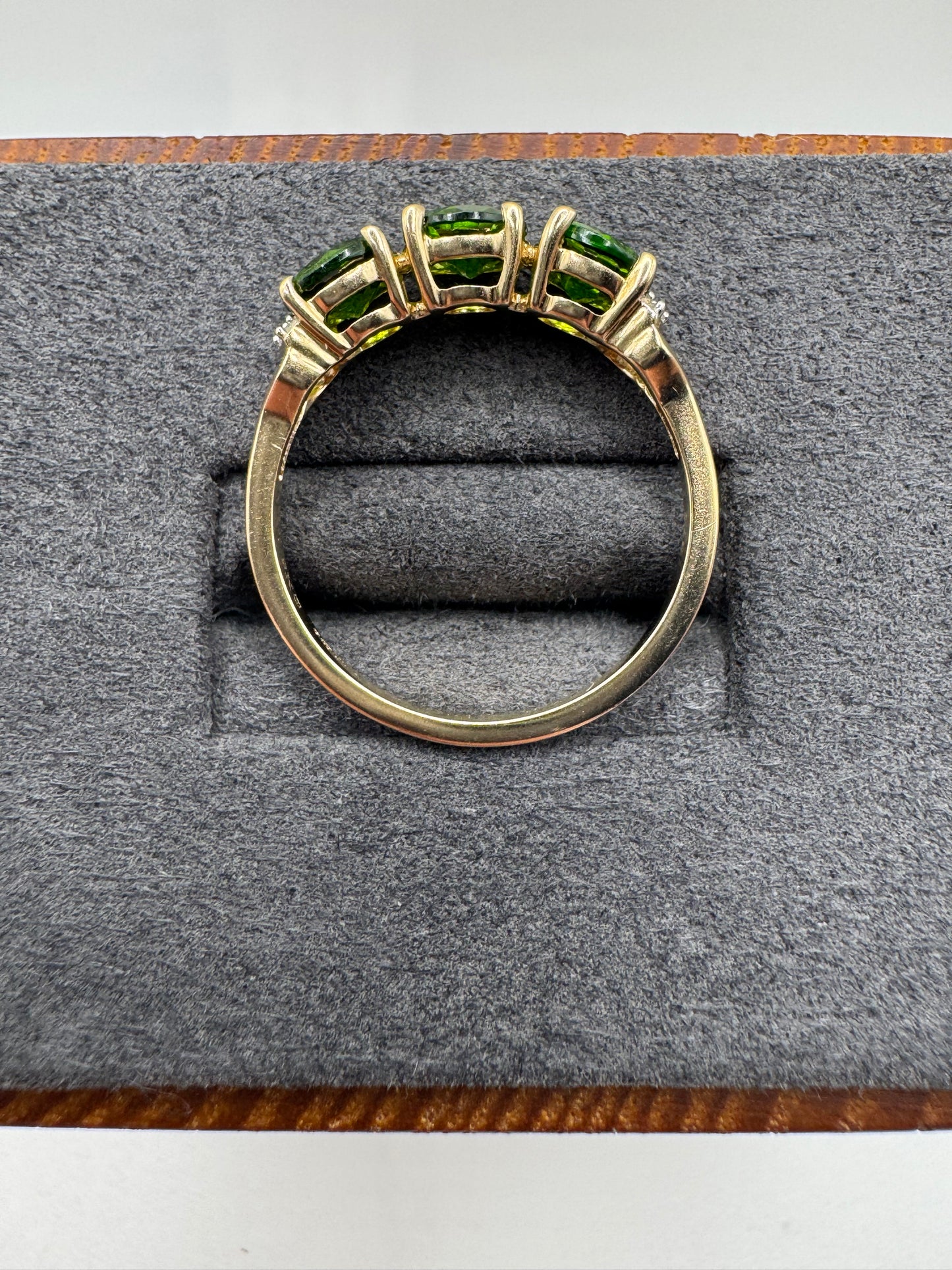 9ct gold diopside and diamond ring