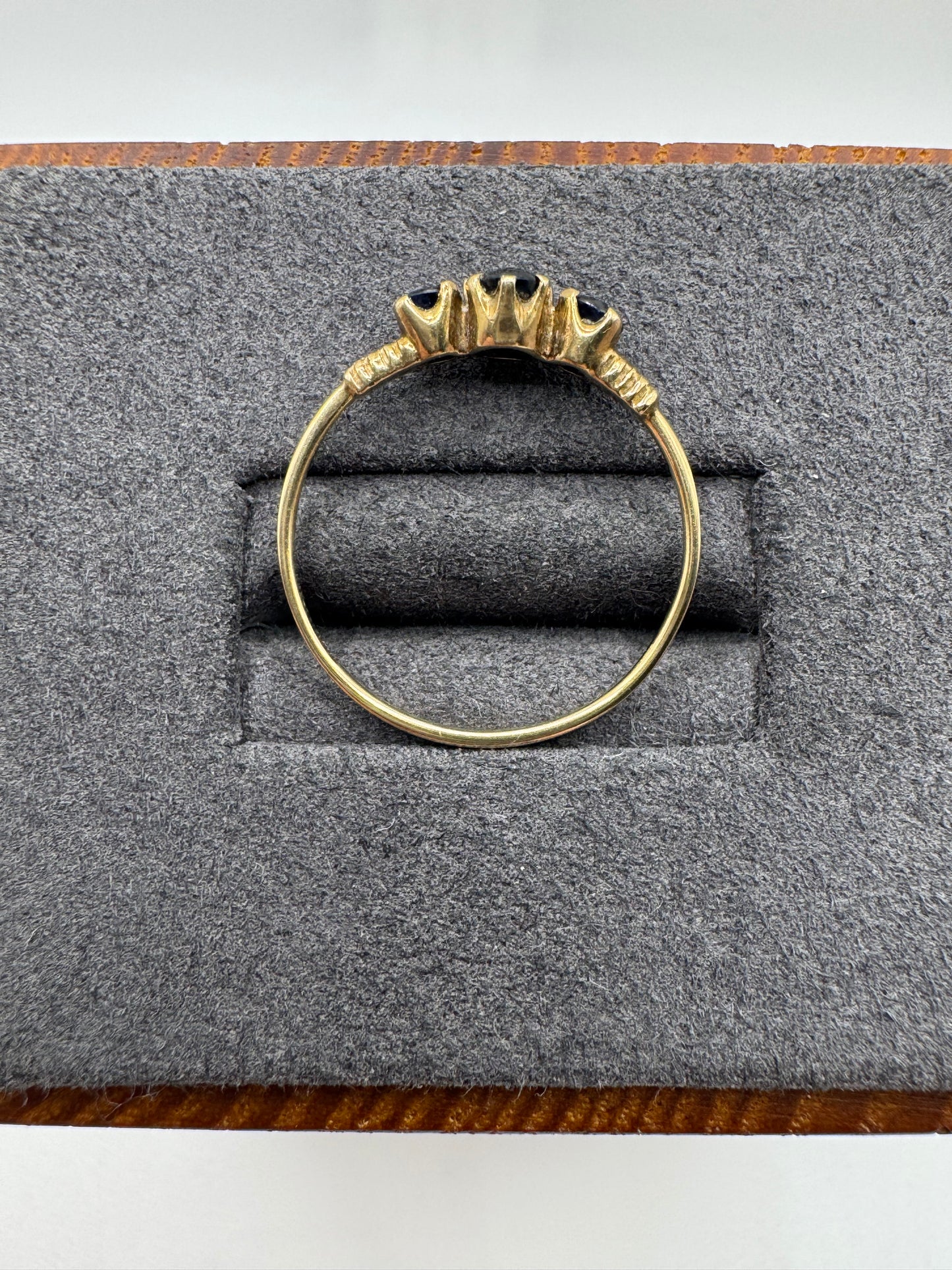 9ct gold sapphire ring