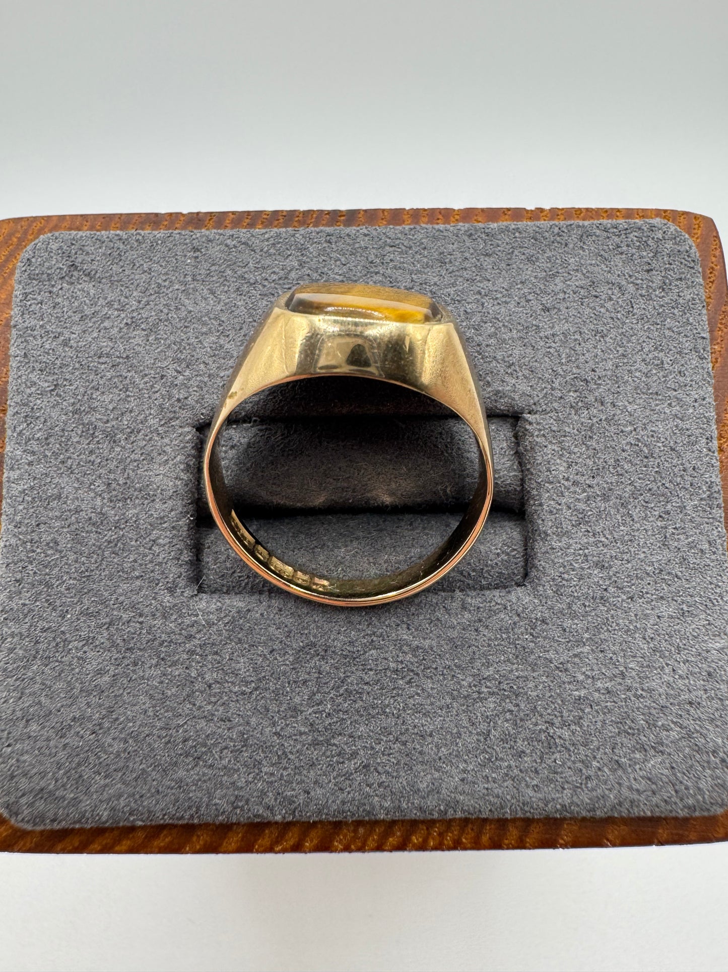 9ct gold tigers eye signet ring