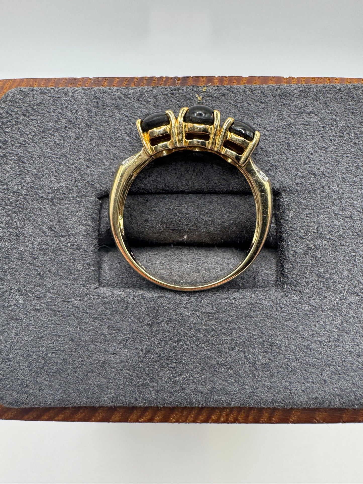 9ct gold star sapphire and diamond ring