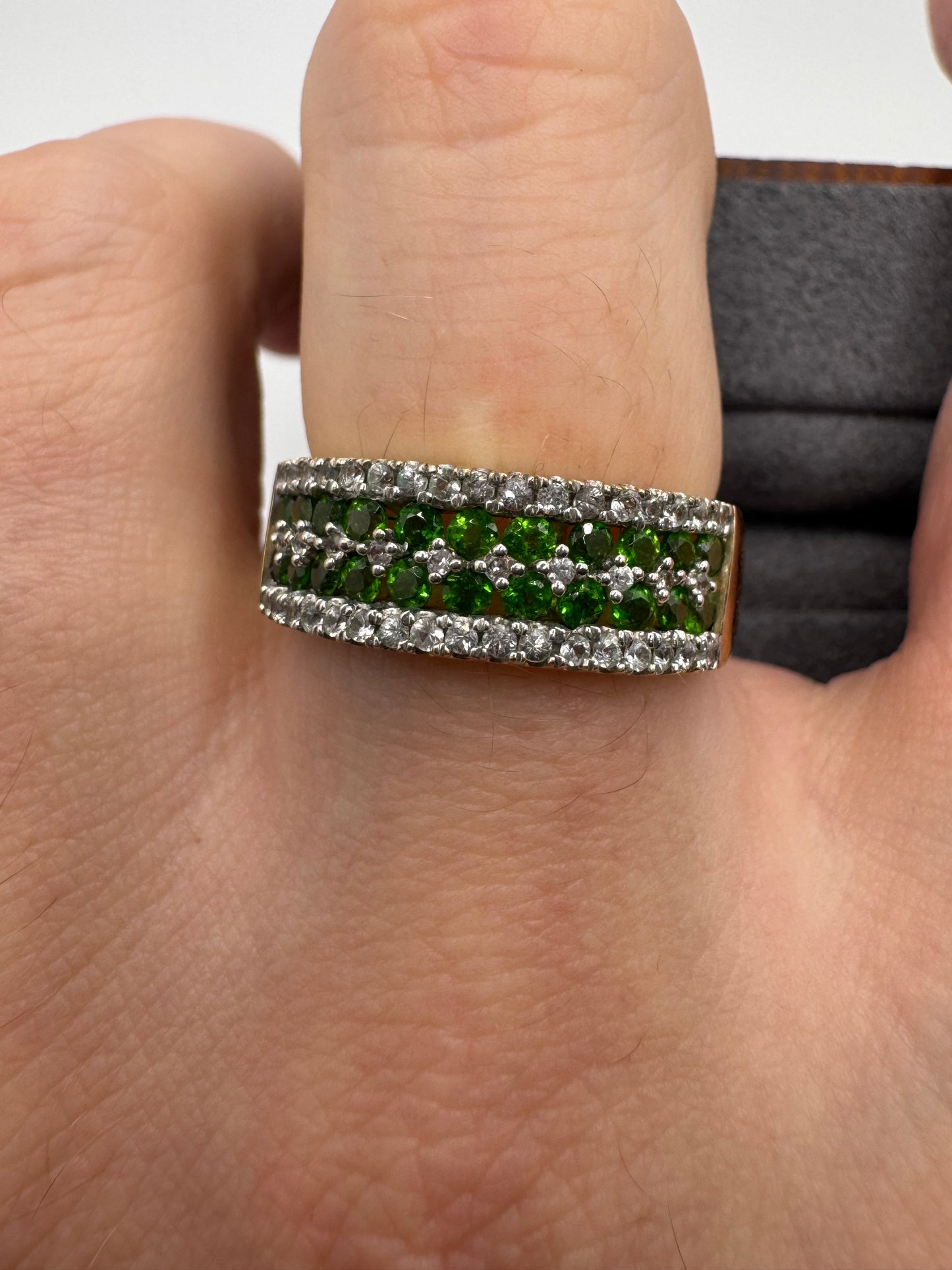9ct gold diopside and zircon ring