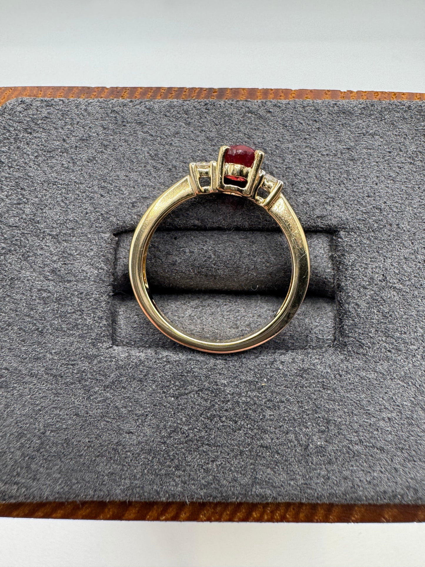 9ct gold garnet and diamond ring