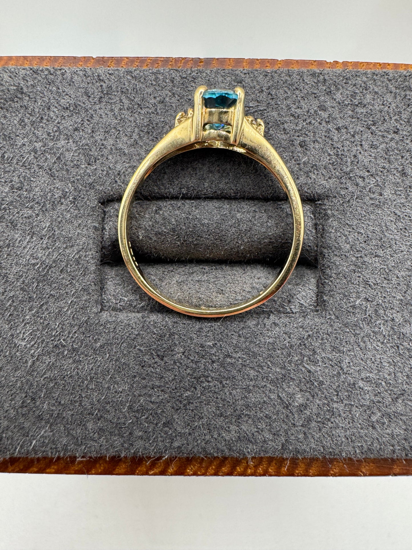9ct gold topaz and zircon ring