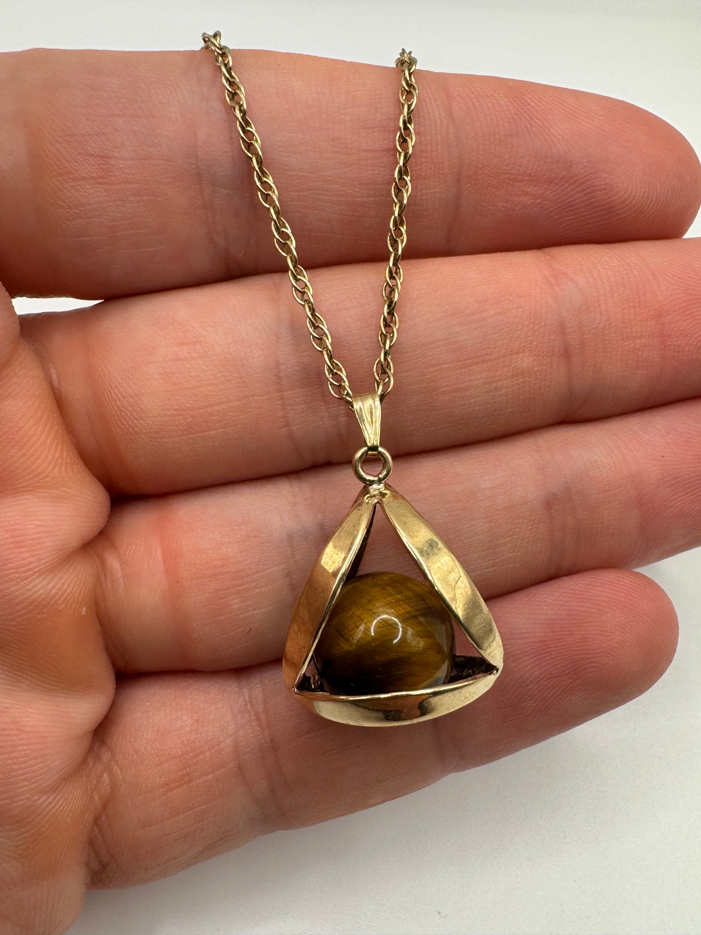 Vintage 9ct gold tigers eye necklace