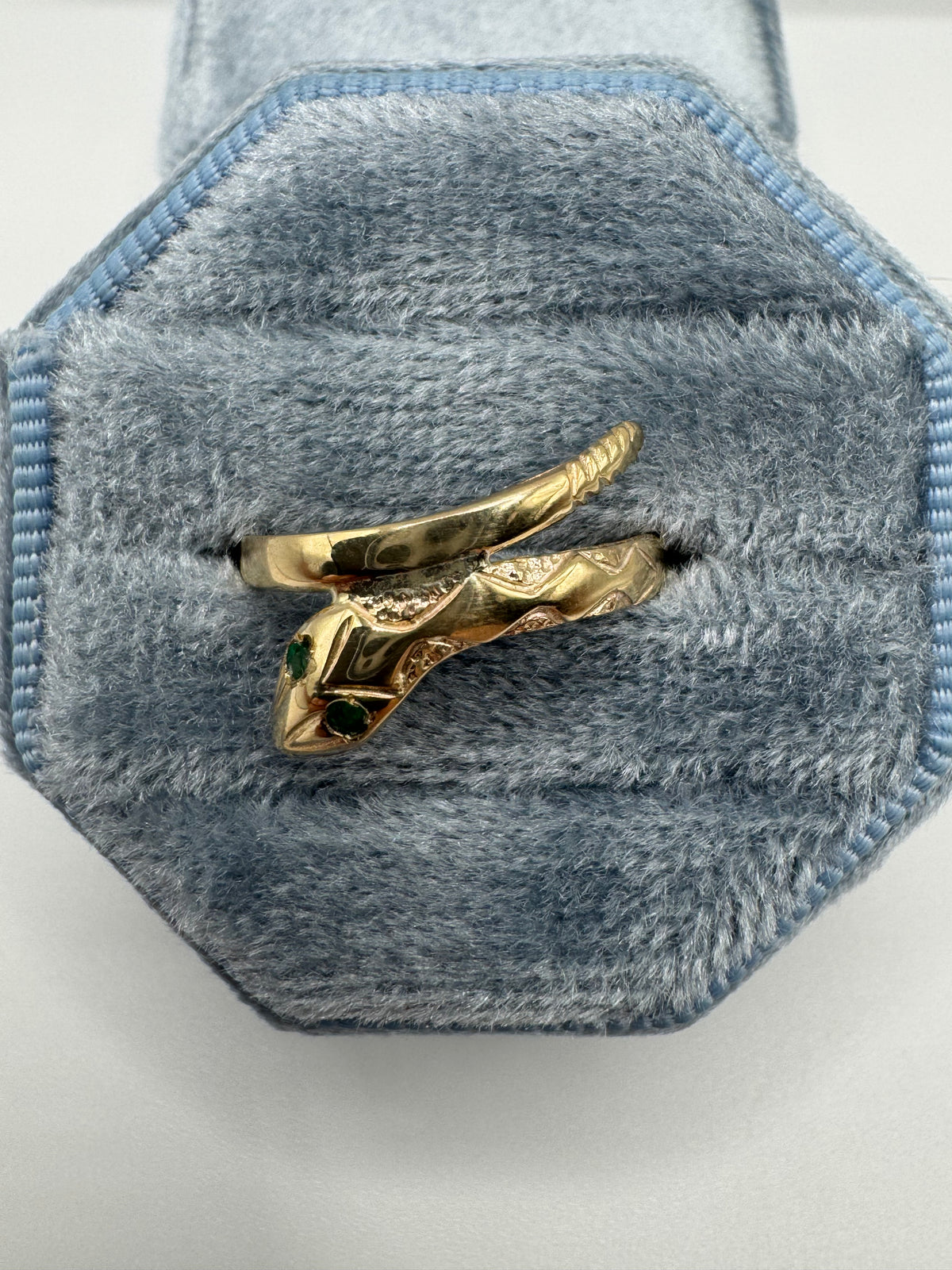9ct gold emerald snake ring