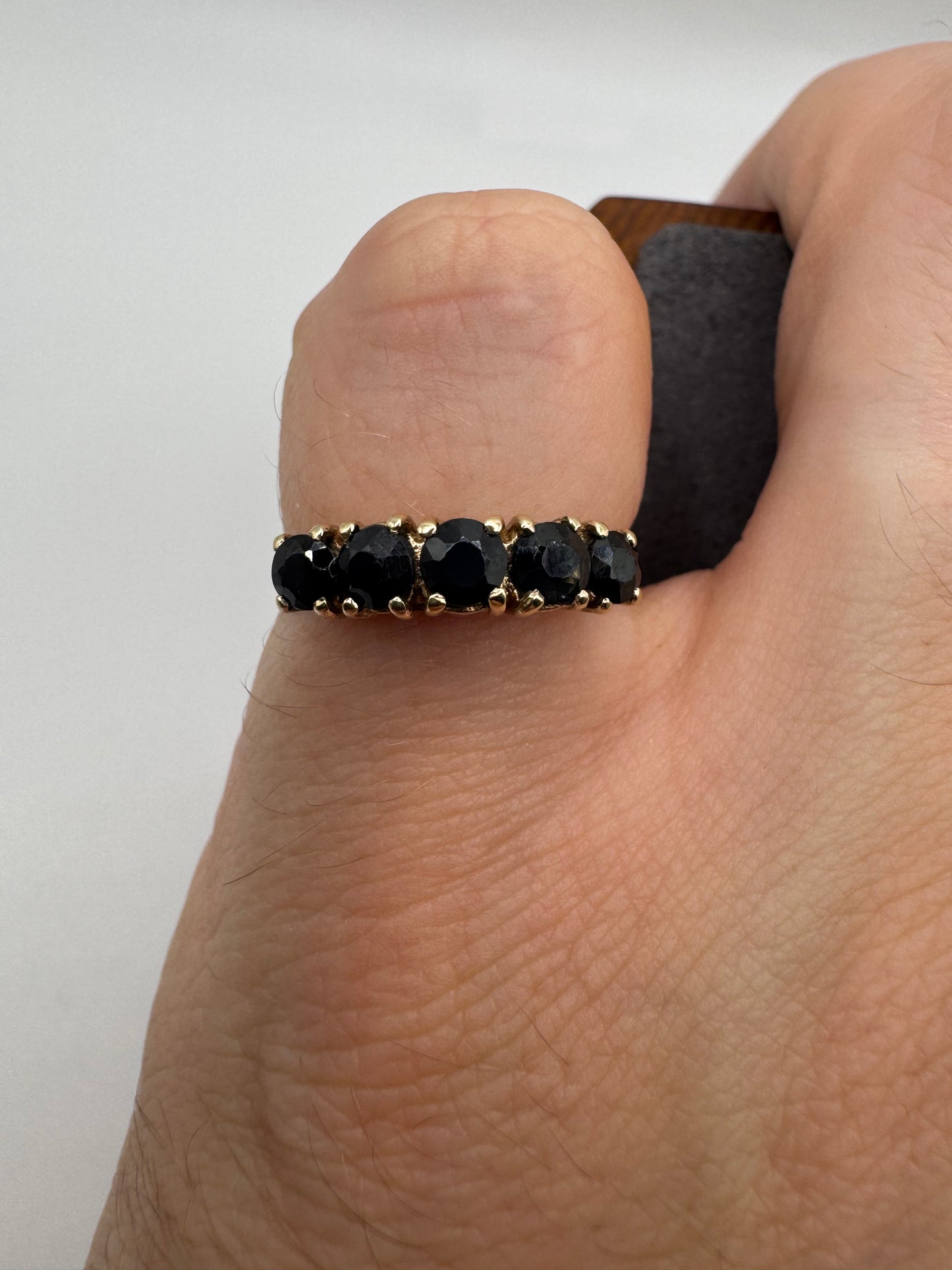 9ct gold sapphire ring