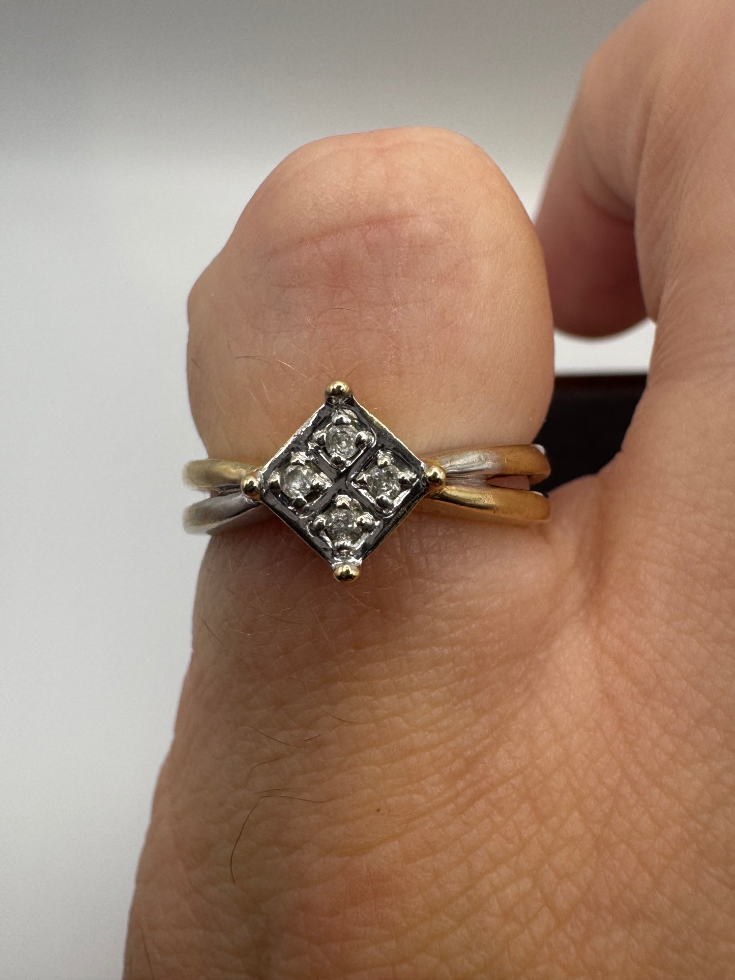 9ct gold diamond ring