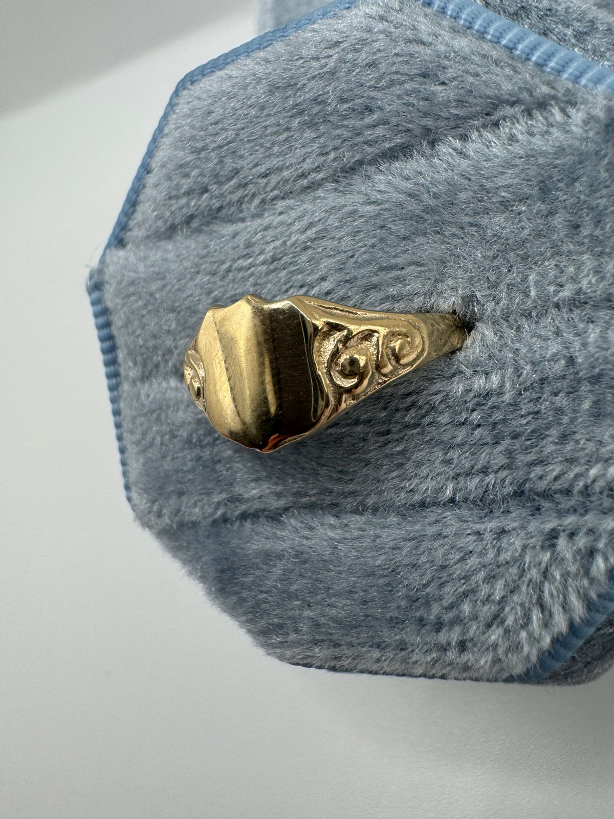 9ct gold shield signet ring