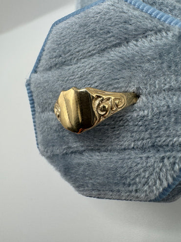 9ct gold shield signet ring