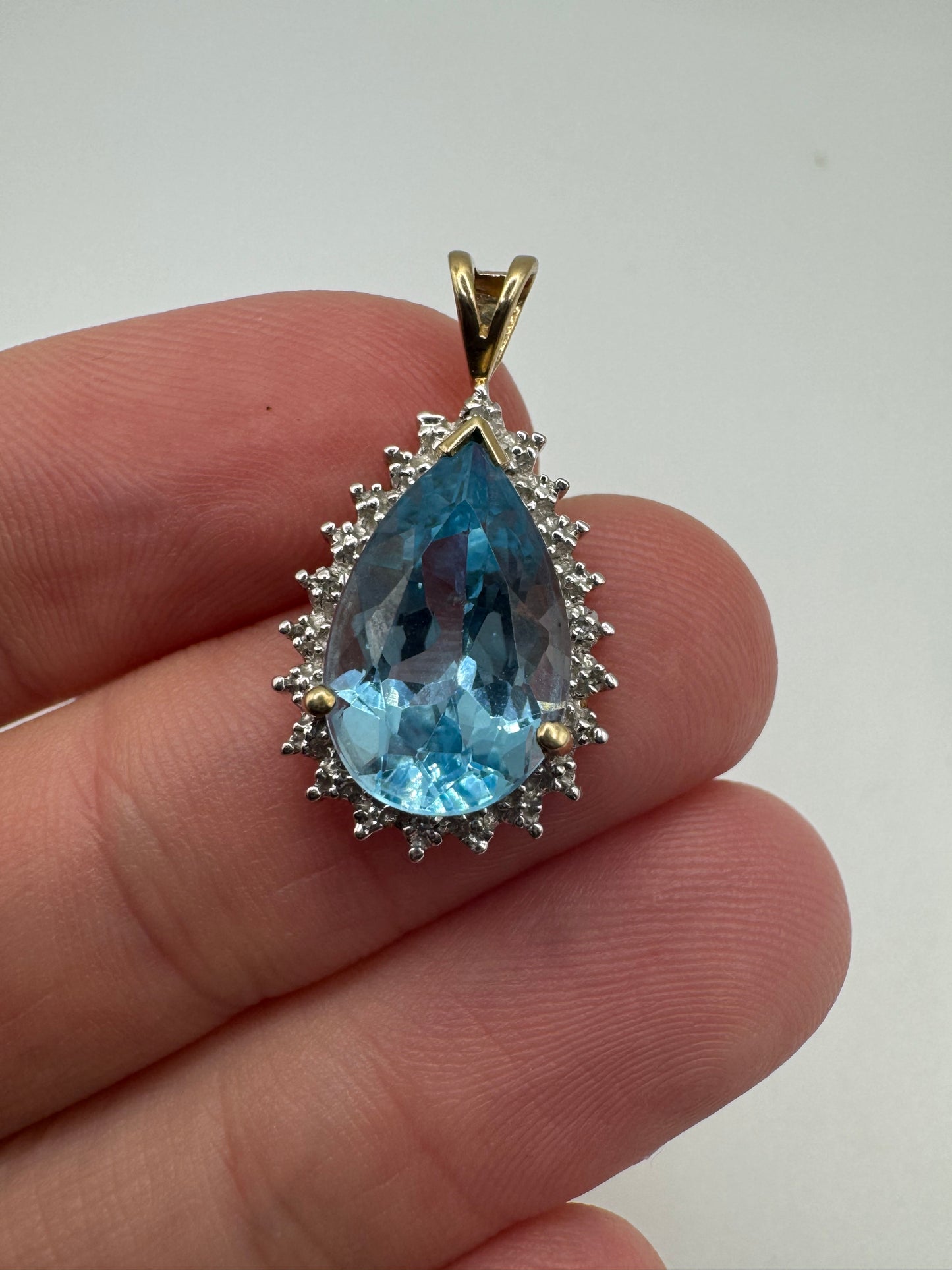 9ct gold topaz and diamond pendant
