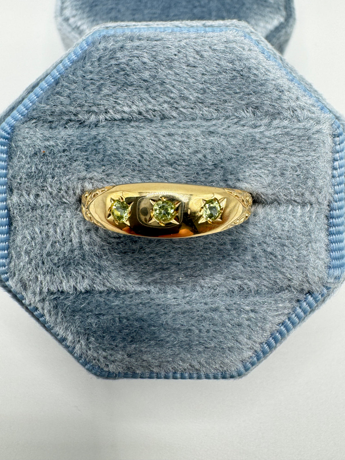 9ct gold engraved peridot gypsy ring