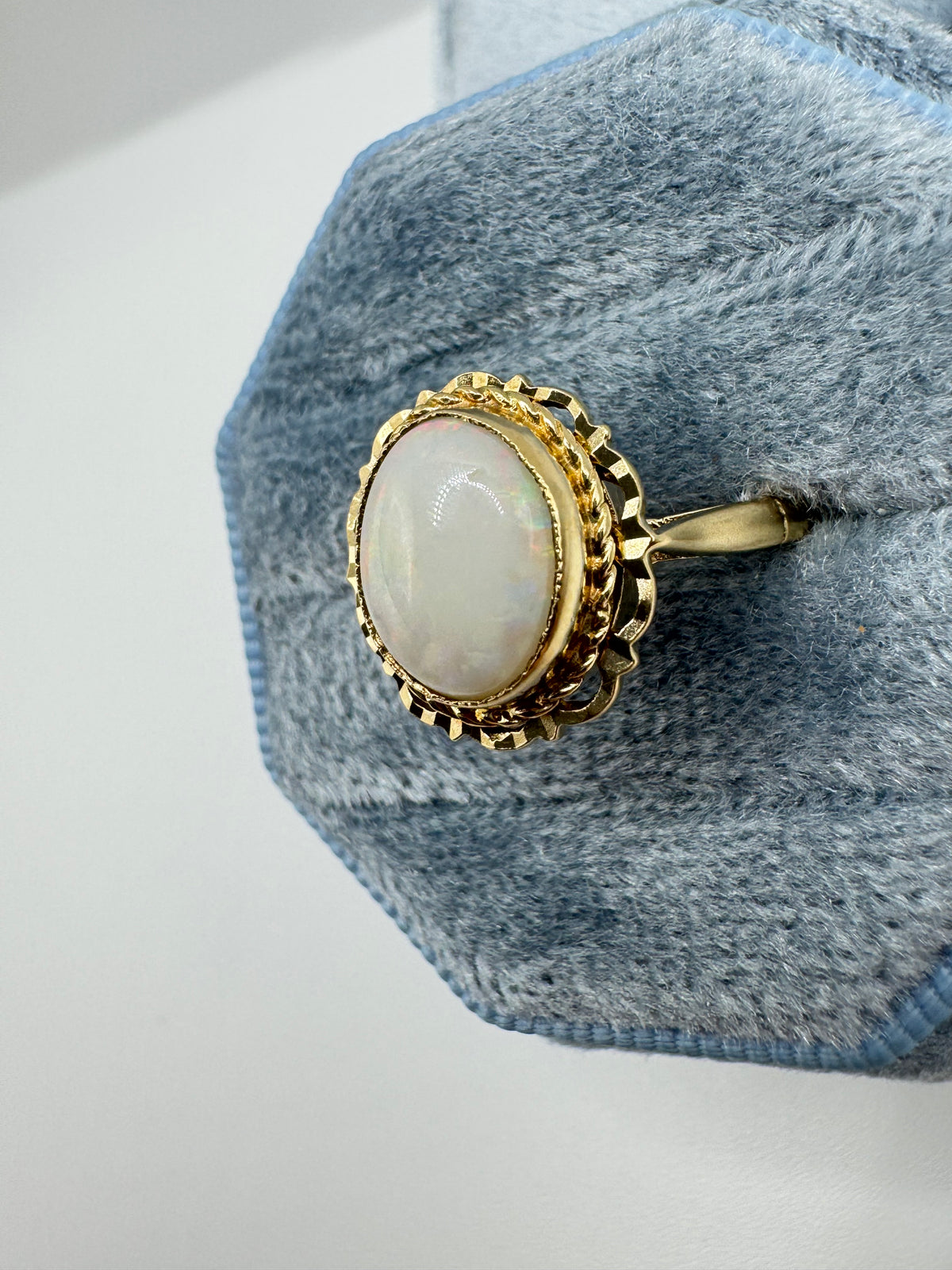 9ct gold opal ring
