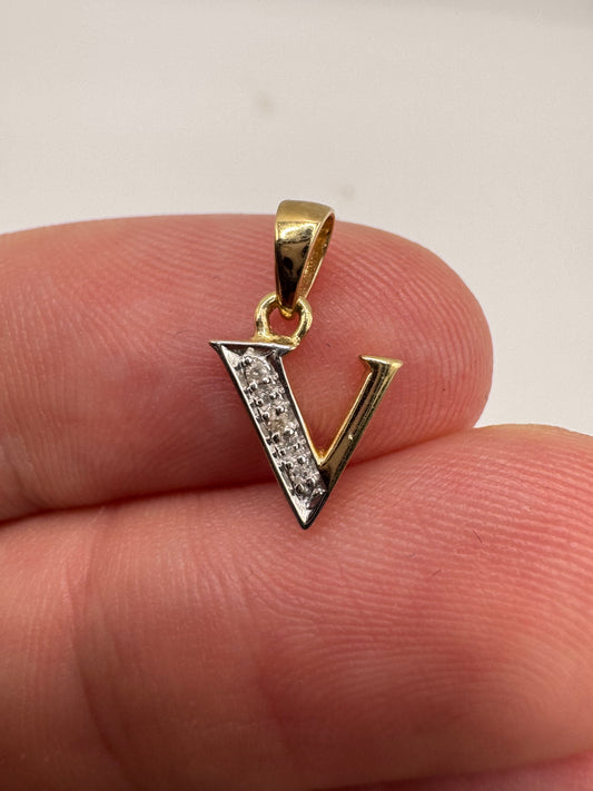 9ct gold diamond initial V pendant