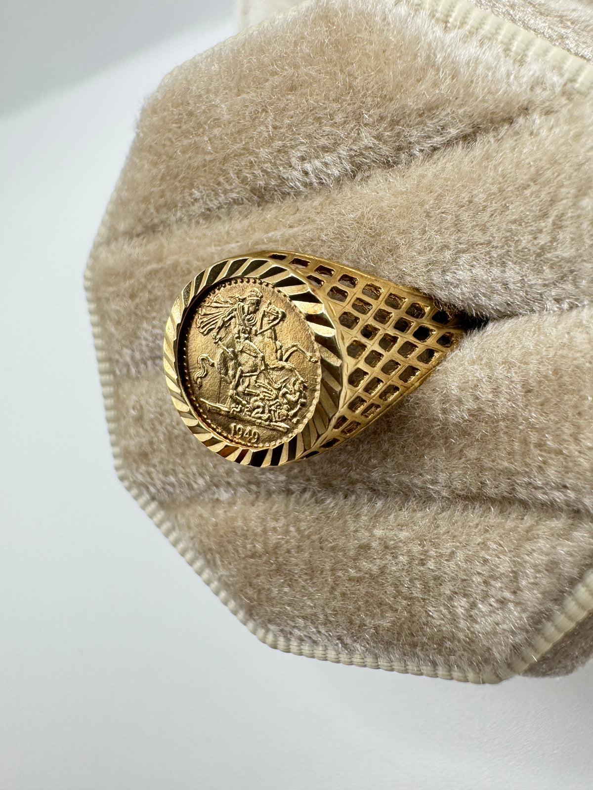 9ct gold St George medallion ring