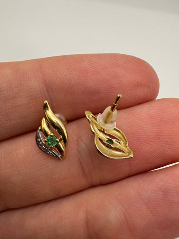 9ct gold emerald earrings